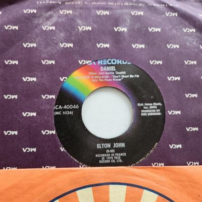 Lot of 35 Vinyl Records 45 rpm Jukebox Wings, Young Rascals, Roy Orbison, Otis Redding