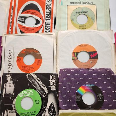 Lot of 35 Vinyl Records 45 rpm Jukebox Wings, Young Rascals, Roy Orbison, Otis Redding