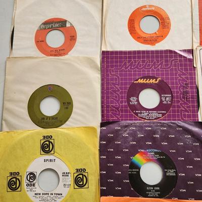 Lot of 35 Vinyl Records 45 rpm Jukebox Wings, Young Rascals, Roy Orbison, Otis Redding