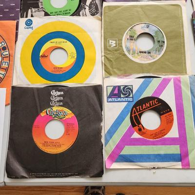 Lot of 35 Vinyl Records 45 rpm Jukebox Wings, Young Rascals, Roy Orbison, Otis Redding