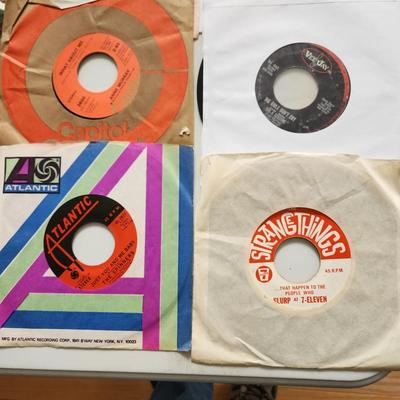 Lot of 35 Vinyl Records 45 rpm Jukebox Wings, Young Rascals, Roy Orbison, Otis Redding