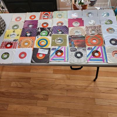 Lot of 35 Vinyl Records 45 rpm Jukebox Wings, Young Rascals, Roy Orbison, Otis Redding