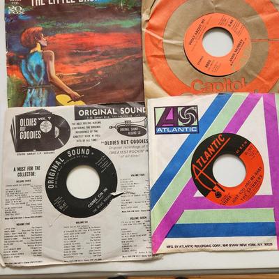 Lot of 35 Vinyl Records 45 rpm Jukebox Wings, Young Rascals, Roy Orbison, Otis Redding