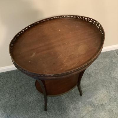 365 Vintage Mahogany Oval Side Table