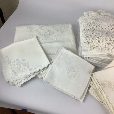 281 Lace Napkins and Table Cloths