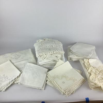 281 Lace Napkins and Table Cloths