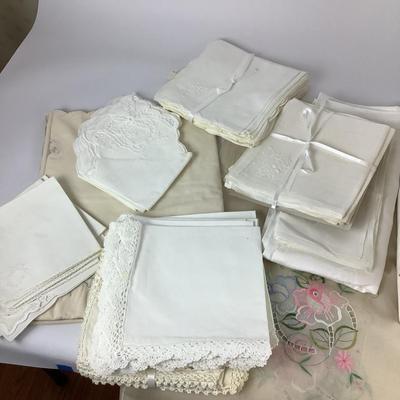 283 Variety of Napkins and Table Clothes