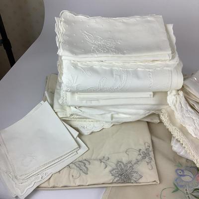 283 Variety of Napkins and Table Clothes