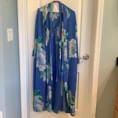 416 Natori Robe w/ Alfani Nightgowns