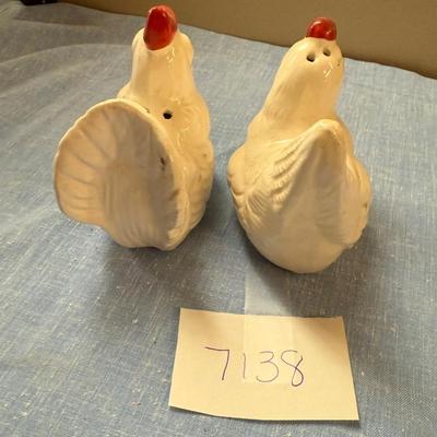 Rooster & Hen salt & pepper shakers