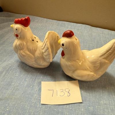 Rooster & Hen salt & pepper shakers