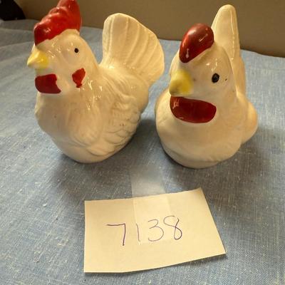 Rooster & Hen salt & pepper shakers