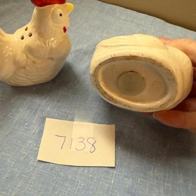 Rooster & Hen salt & pepper shakers