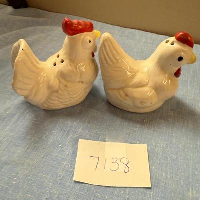 Rooster & Hen salt & pepper shakers
