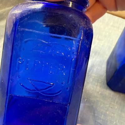 Blue salt & pepper shakers no lids