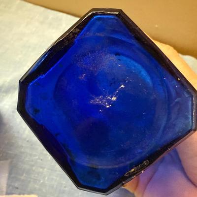 Blue salt & pepper shakers no lids