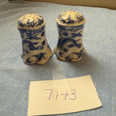 Blue & white shakers