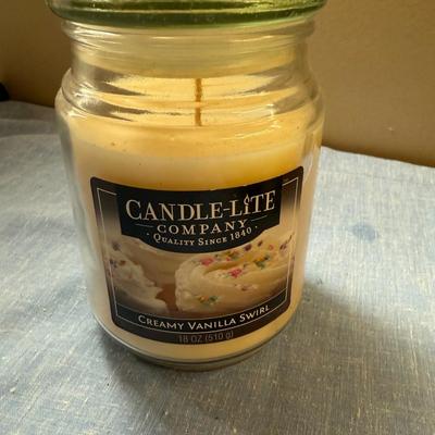 Vanilla swirl candle
