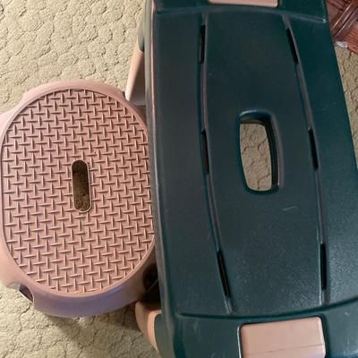 2 Plastic step stools