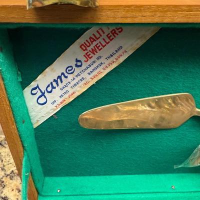James Jewelers silverware
