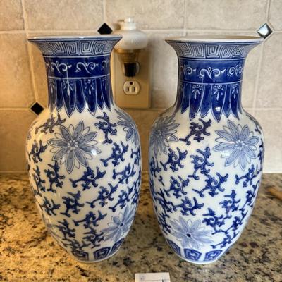 Beautiful set of blue & white vases