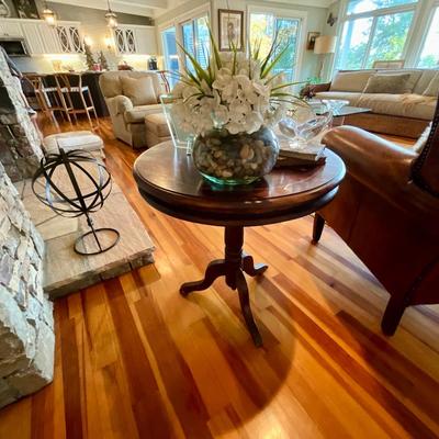 Mahogany Pedestal Side Table