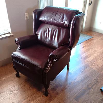 La-Z-Boy CLASSICS BURGUNDY LEATHER RECLINER