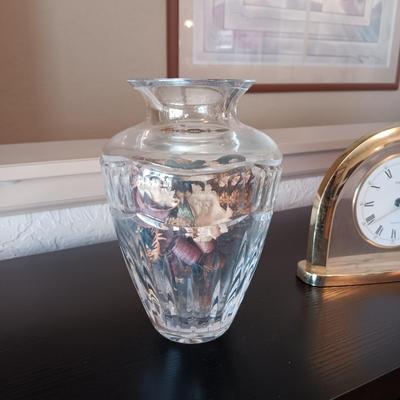 THICK CRYSTAL VASE AND SEIKO CLOCK
