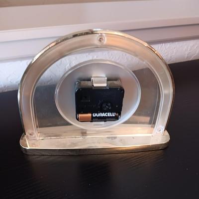 THICK CRYSTAL VASE AND SEIKO CLOCK