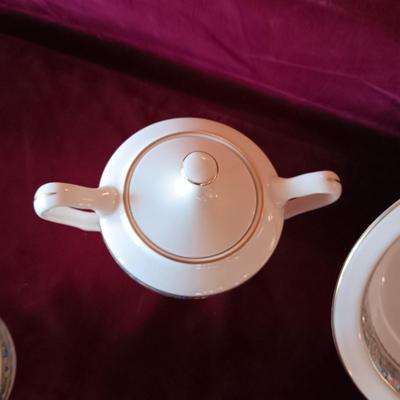 STUNNING LENOX PRESIDENTIAL COLLECTION "AUTUMN" SHAKERS, CREAM/SUGAR SET AND SERVING DISH