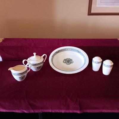 STUNNING LENOX PRESIDENTIAL COLLECTION "AUTUMN" SHAKERS, CREAM/SUGAR SET AND SERVING DISH