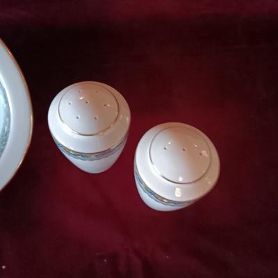 STUNNING LENOX PRESIDENTIAL COLLECTION "AUTUMN" SHAKERS, CREAM/SUGAR SET AND SERVING DISH