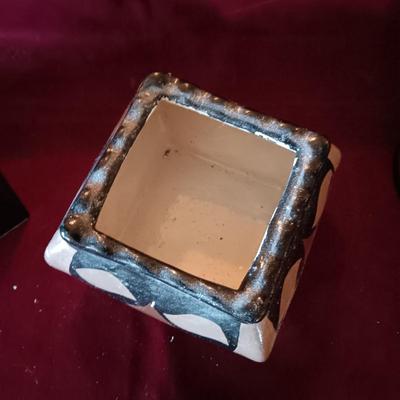 WEAVED METAL AND CERAMIC CANDLE HOLDERS PLUS CLAY TRINKET BOX