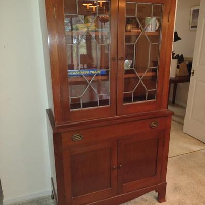 Wooden Storage Hutch with Leaded Glass Doors (No Contents)
