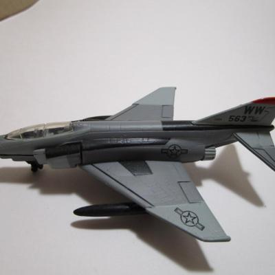 3 Maisto cast metal airplanes