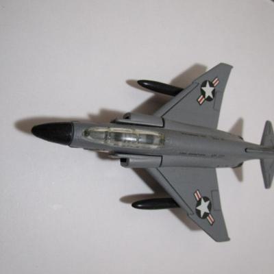 3 Maisto cast metal airplanes