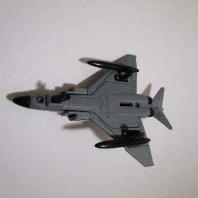 3 Maisto cast metal airplanes
