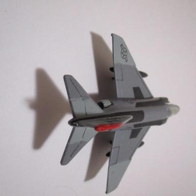 3 Maisto cast metal airplanes
