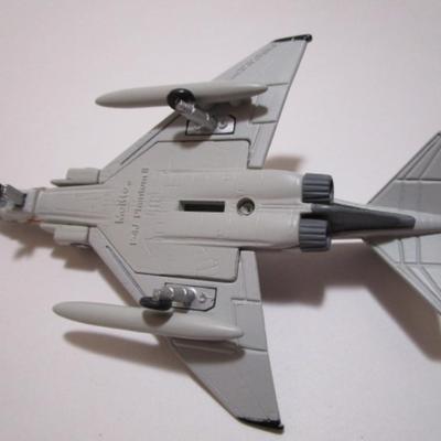 3 Maisto cast metal airplanes