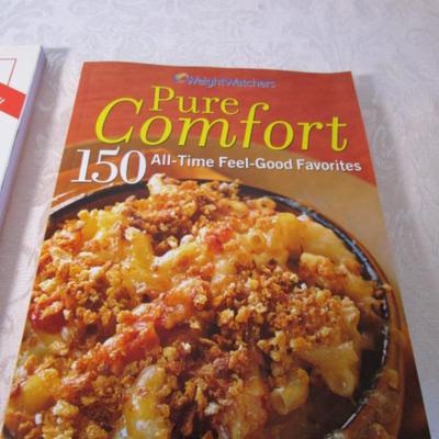 2 Weight Watchers cookbooks plus Fast Track kit