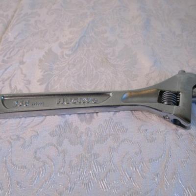 Husky adjustable wrench 215mm, 10" long