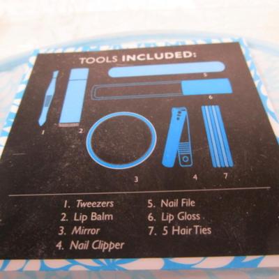 Beauty case with implements