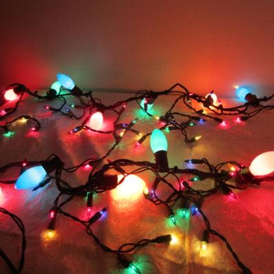 1 string of 20 large Christmas lights, 1 string of mini lights