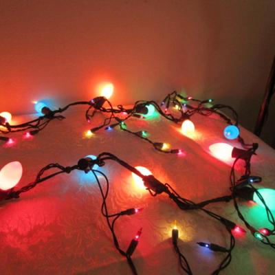 1 string of 20 large Christmas lights, 1 string of mini lights
