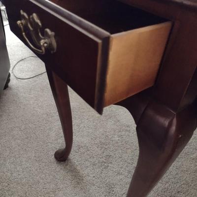 Hammary Wooden Chippendale Style Double Drop Leaf Side Table with Drawer (Choice A)