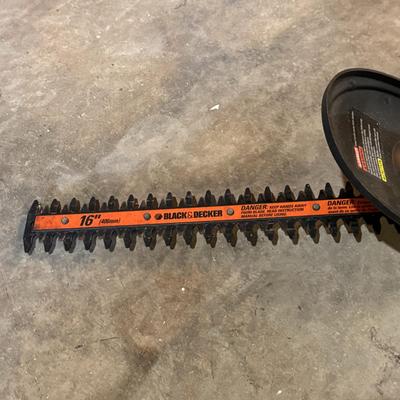Black & Decker 16” Hedge Trimmer and Craftsman Weedwacker (B1-DZ)