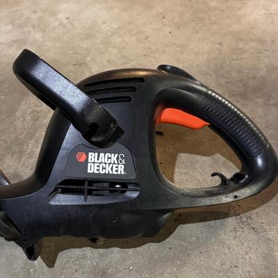 Black & Decker 16” Hedge Trimmer and Craftsman Weedwacker (B1-DZ)