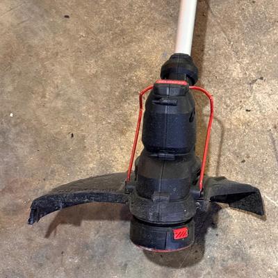 Black & Decker 16” Hedge Trimmer and Craftsman Weedwacker (B1-DZ)