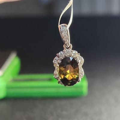 Very Rare 14k White Gold 1.75 Cttw Color Change Sphene Pendent