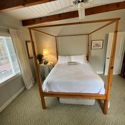 Queen Size Museum Of American Folk Art Poster Bed Mattress And Bedding